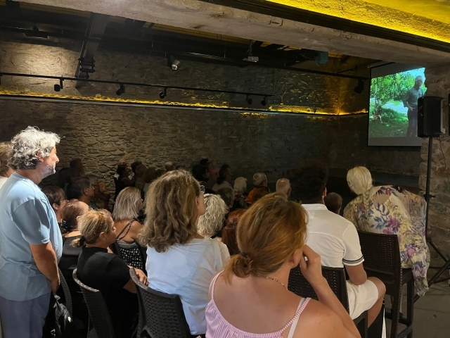 4dfa2884-e75b-41d9-a2ca-b3e2e7356084